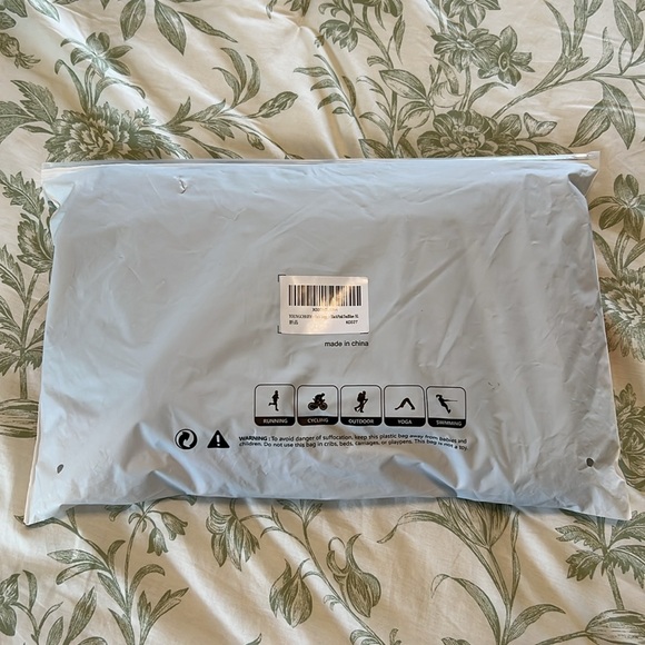 Young Charm, 4 Pack Yoga Pants/Leggings with Pockets, High Waist, Size XL - Picture 12 of 13